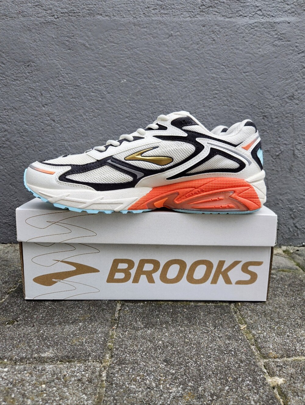 Brooks Adrenaline GTS 4 Y2K Retro Sneakers Men’s 10.5 Like New W/OG Box - Picture 2 of 9